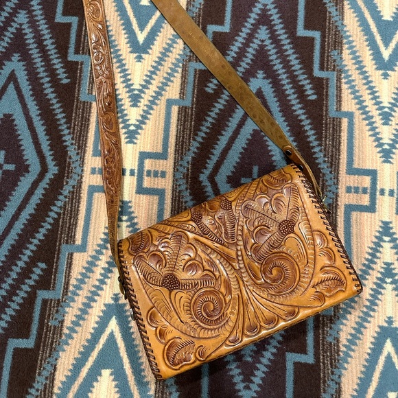 Vintage Hand Tooled Purse - Picture 3 of 3